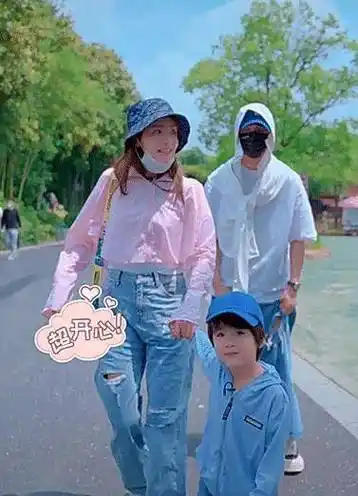 原创姜潮麦迪娜一家出游丹尼尔热到满脸通红第一次吃冰淇淋超可爱