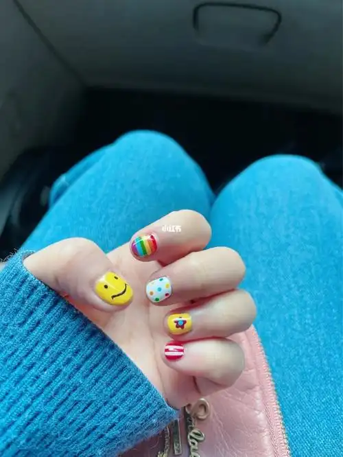 可爱糖果色美甲