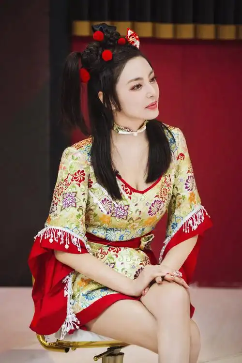 张雨绮《乘风破浪的姐姐》三公造型舞台图片