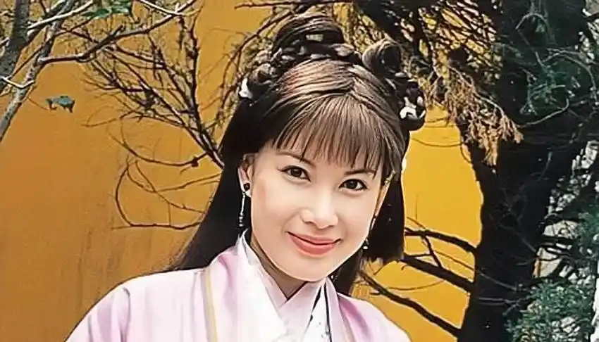 2013年5月,江希文突然宣布在国外生下了女儿娜塔莉,不过当时他和胡