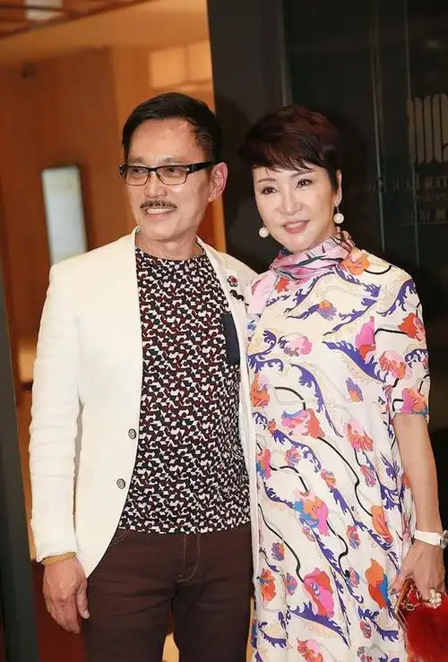 其实这两个人有很多相似之处,他们都和谢贤结婚了