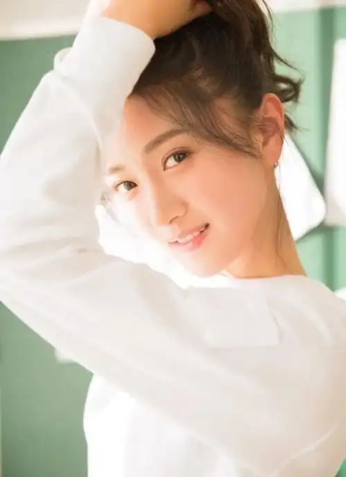 艺术学院清纯可爱漂亮的女友凤女孩清新养眼