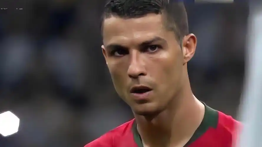 fifa23 葡萄牙vs巴黎 c罗坚毅的眼神任意球 夺冠