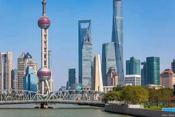 上海,简称"沪"或"申",是中华人民共和国省级行政区,直辖市,国家中心