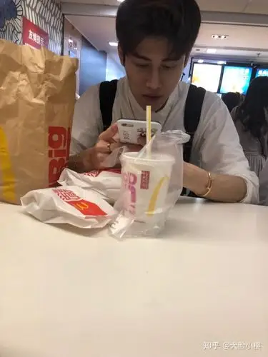 有哪张不知名的男生照片让你特别心动念念不忘珍藏至今,一直想知道他