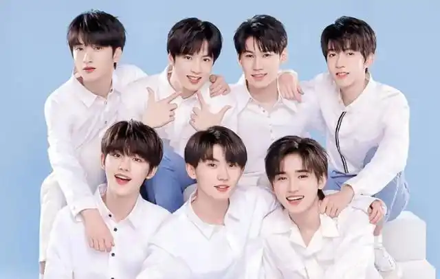 像公司推出的二代团,时代少年团,也是如此,出道时最小的成员只有14岁.