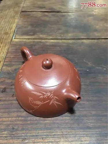 宜兴紫砂工艺师(何国祥制)全手工制作的230cc半月壶