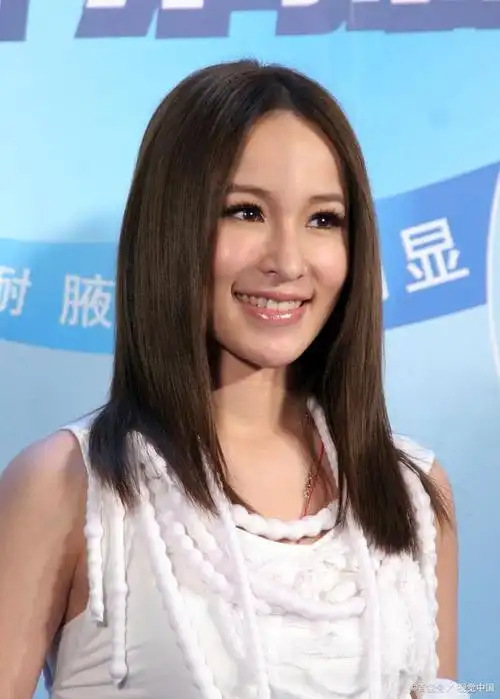 萧亚轩惊天逆转!天后如何以坚韧之姿,重燃星光