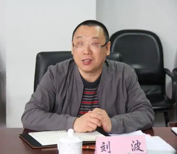 江西现代职业技术学院党委委员,副院长刘波介绍学院情况.