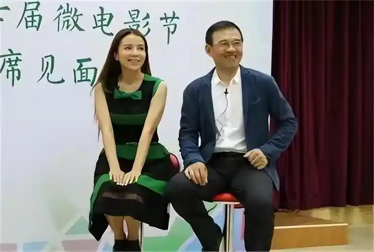 主持人朱迅结婚了吗(03年央视名嘴与朱迅闪婚,婚后危机不断,这对老夫