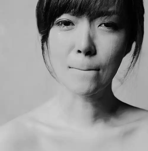 泪等眼泪如面颊在顺.眼,.流着角.美等下眼酿唯)流.酝的(图.泪.刚