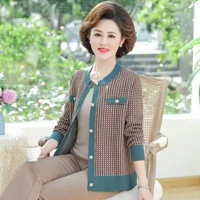 新款洋气妈妈春秋长袖毛衣中年女外搭开衫中老年针织小香风外套薄