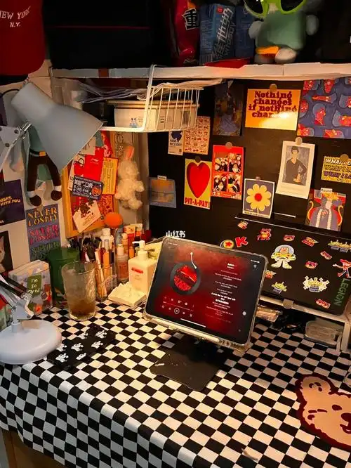 女大学生宿舍桌子布置plog