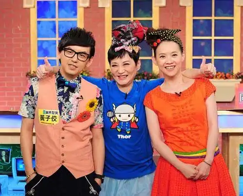 分手8年首度再同台 黄子佼赞曾宝仪"冻龄美女"