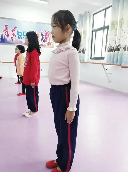 比比看,谁的站姿最漂亮!