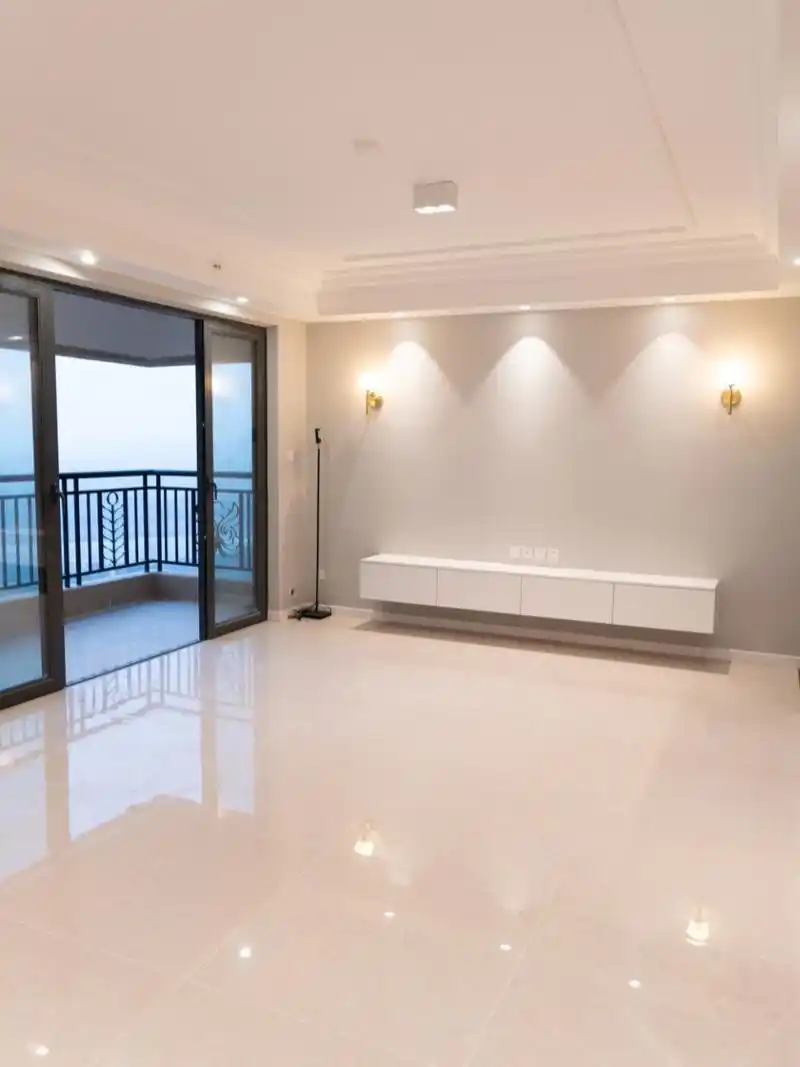 美缝(附建议) 恒大的瓷砖偏 米黄色,地面美缝用的:立邦象牙白墙面美