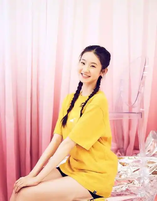 夏天哪些发型最实用?小爽马尾辫简单好学,张艺凡两股辫似学生妹