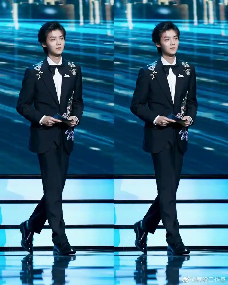 分享鹿哥的全身照,家人们多得不说,就一个词"帅"#鹿晗 #鹿 - 抖音