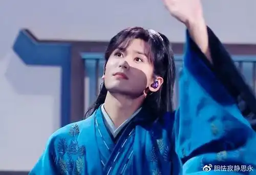 山河令演唱会张哲瀚全开麦唱孤梦粉丝梦回山河令