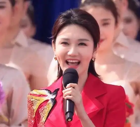 2014年,中国都市春节联欢晚会在南京举行,主持人的位置被南京第一花旦