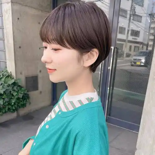 今年流行四好层次短发立体蓬松很精致适合大多数女性