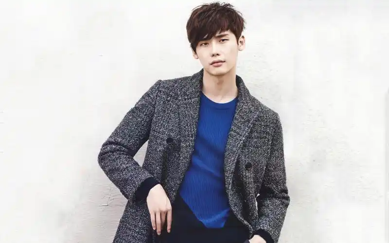 韩国长腿帅哥李钟硕高清电脑桌面壁纸下载