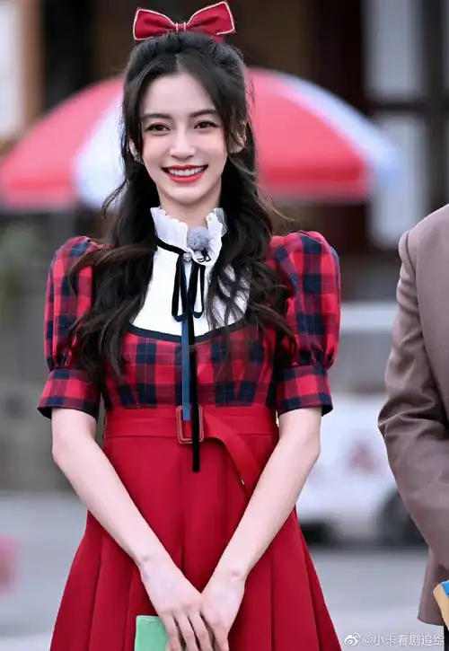 angelababy奔跑吧红色蝴蝶结公主裙造型#angelababy跑男最新造型路透