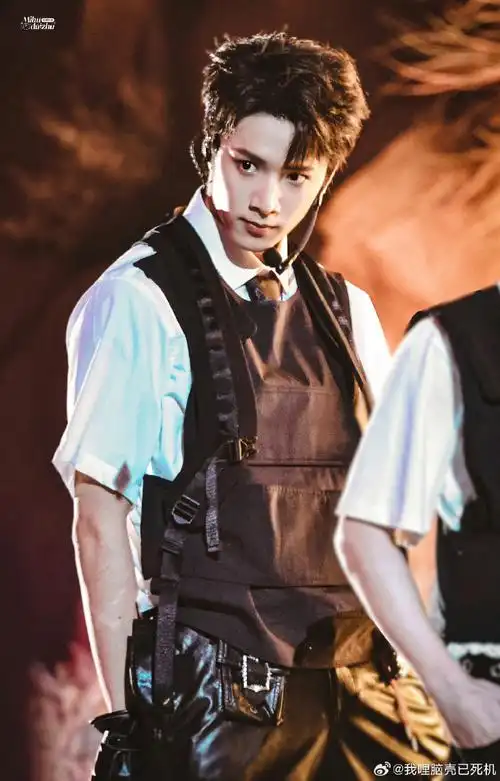 刘耀文一滴汗纯欲感