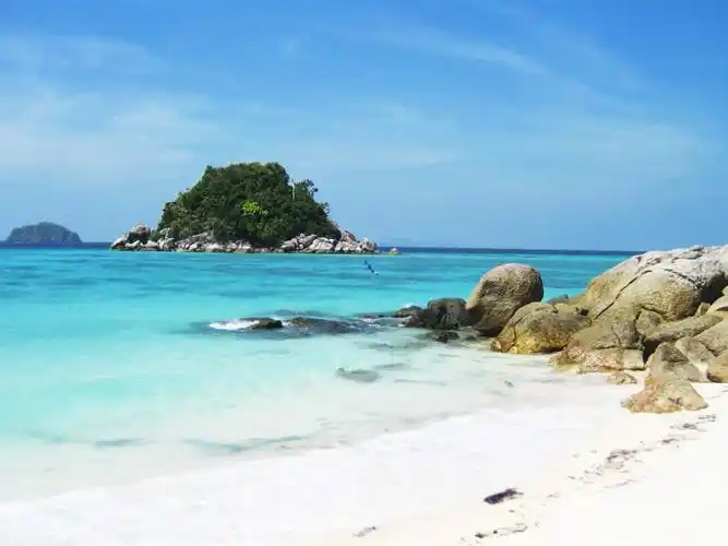 描述: 里朴岛-阳光海滩风景壁纸 当前壁纸尺寸: 1200 x 900