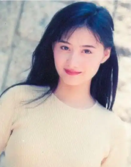 好喜欢年轻时的陈德容,肤若凝脂,一掐一股水的感觉