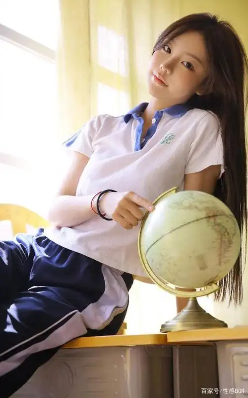 极品学生妹教室校服写真