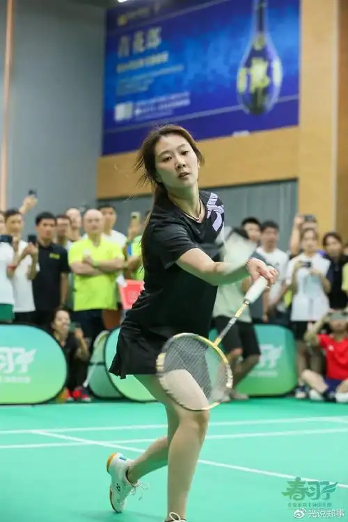 这次也是王小羽首次来到河南郑州,打卡羽毛球馆"天花板"--春羽企业家