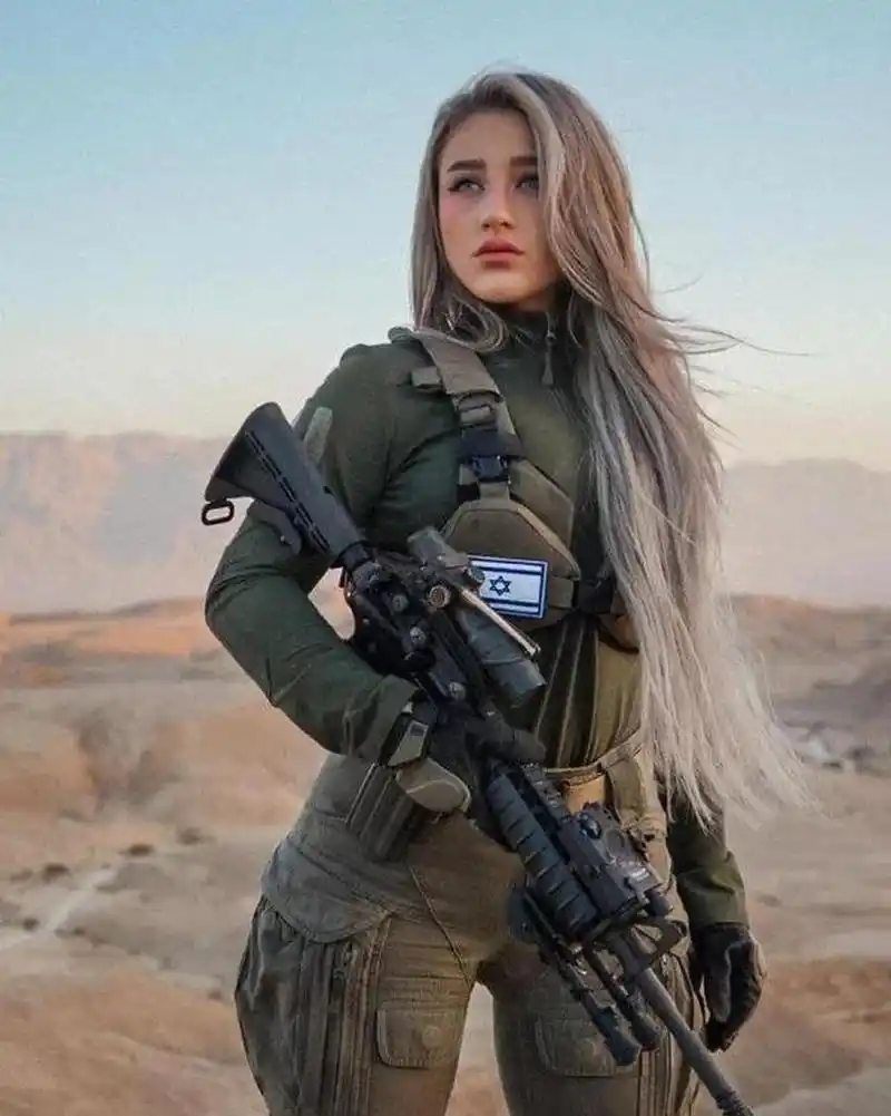 60000名女兵上战场,你能把乌克兰美女和嗜血成性的黑寡妇联系在一起吗