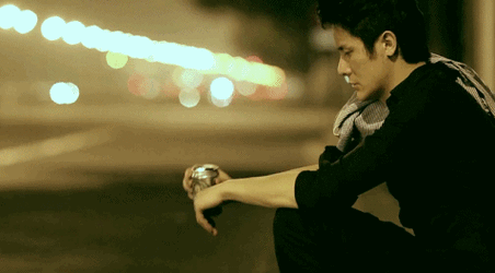 深夜里,中年男人感到的孤独与无助,有谁能够安慰