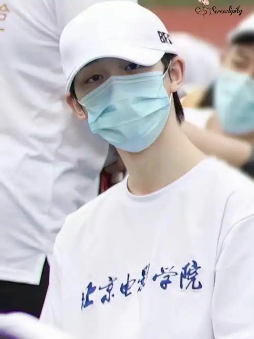 丁程鑫北京电影学院开学典礼