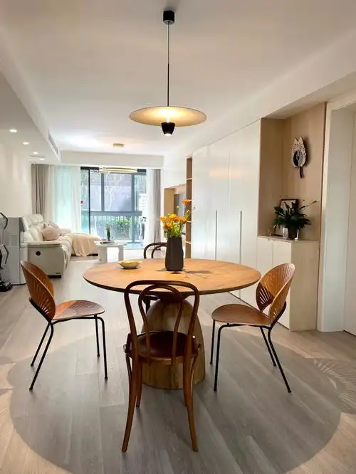 餐厅这样做真的好美圆桌谁能不喜欢呢