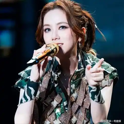 邓紫棋男友全家坐私人飞机看准儿媳演唱会!富商外公是关之琳前夫