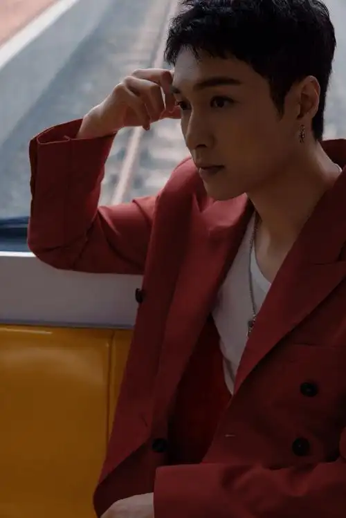 张艺兴红西服大片##张艺兴红西装大片#张艺兴红西装大片来啦红色西装