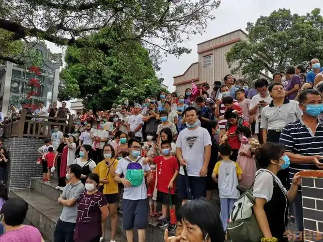 速来围观!起龙啰!人从众!雨水阻挡不了热情!