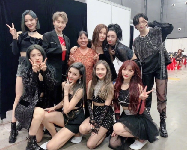 自从女团hte9出道后,观众就对这个女团关注度不减反增,实不相瞒,一个