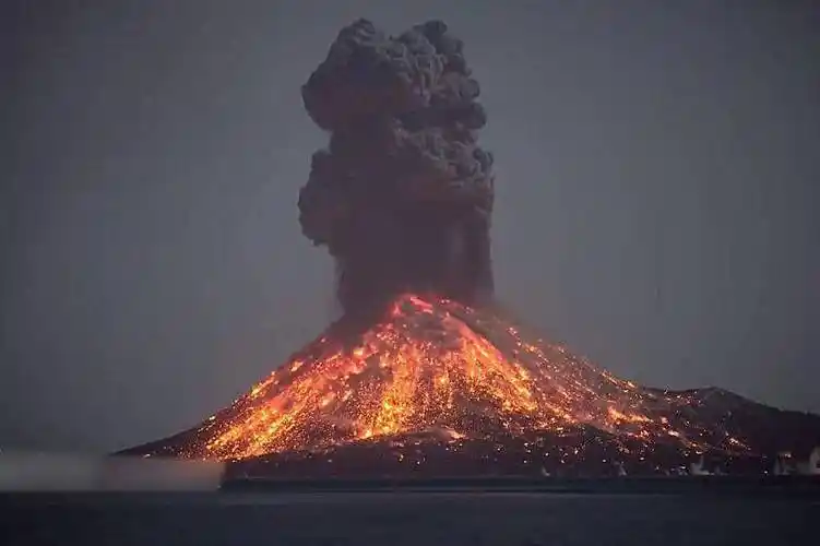 火山喷发广泛分散,火山碎屑空落物质,喷发年龄时间受古地磁约束_陶波
