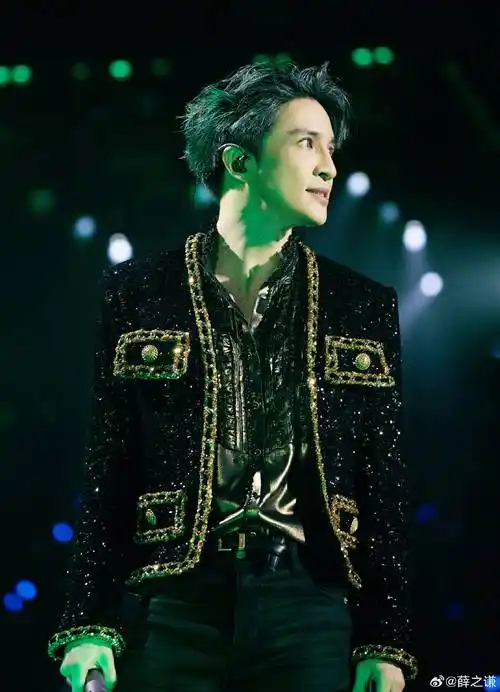 年会不能停导演反对屏摄,圈内导演的下场发声,让薛之谦处境尴尬