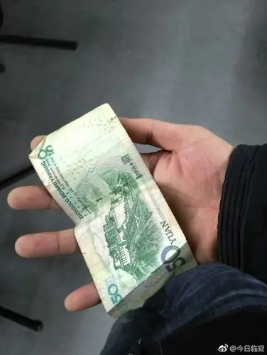 假如过年你裤兜里只有50块钱,你会买什么年货?