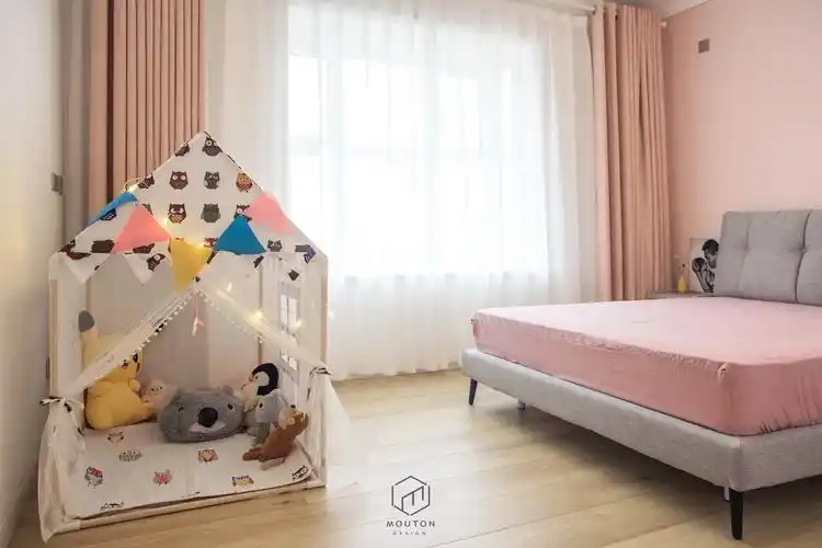 所以儿童房基本上按照成人卧室的布局来设计,墙面选了多乐士dulux 10