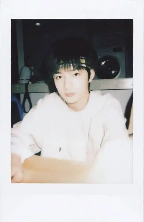 刘耀文 1拍立得 "凛冬散尽 星河长明