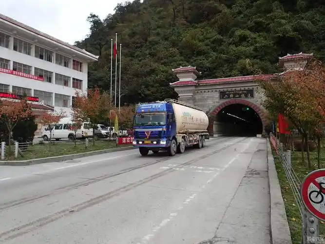 甘孜 稻城亚丁风景区 自助游论坛 寻访川西的香格里拉 二郎山隧道