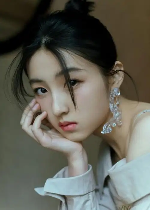 蒋梦婕新戏撞脸周冬雨 巧的是两人竟然都和一个当红小生有关系(蒋梦婕