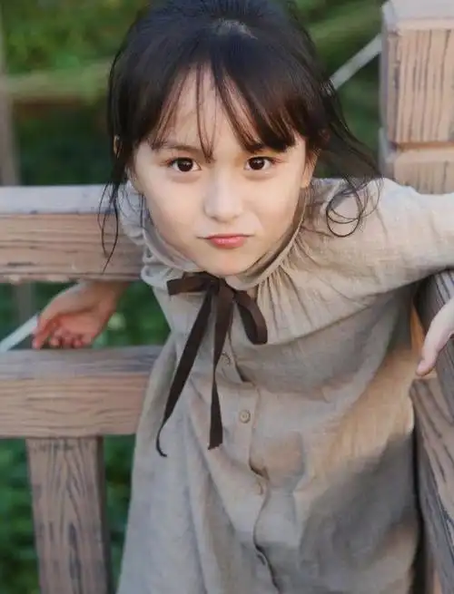 刘楚恬:2岁就年入百万,因太漂亮被"禁止整容",如今长成啥样