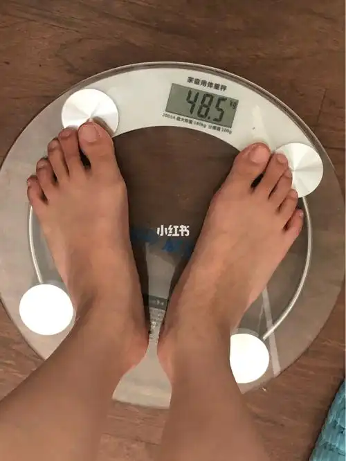 昨天猛吃,今早的体重,差不多95斤吧,长得还挺快