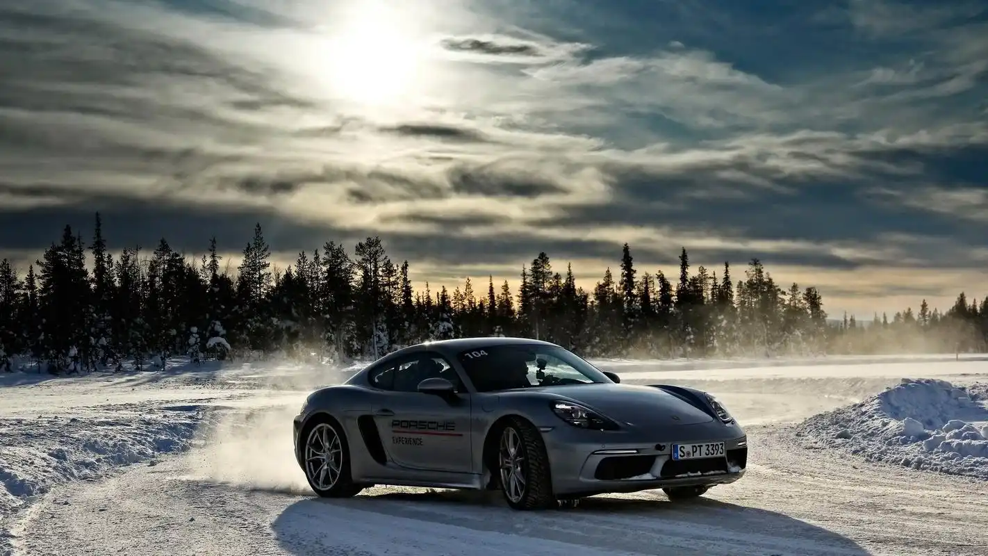 保时捷跑车高清电脑桌面壁纸图片